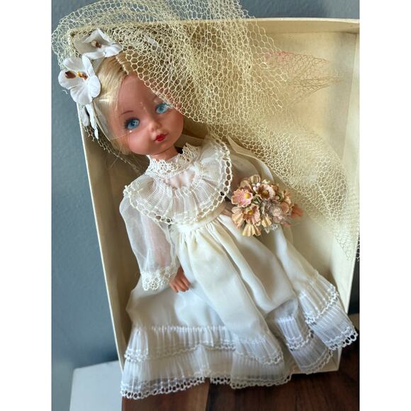Vintage Avon “Purse Companions” Bride Doll – Original Box – Lace Wedding Dress - Picture 1 of 6